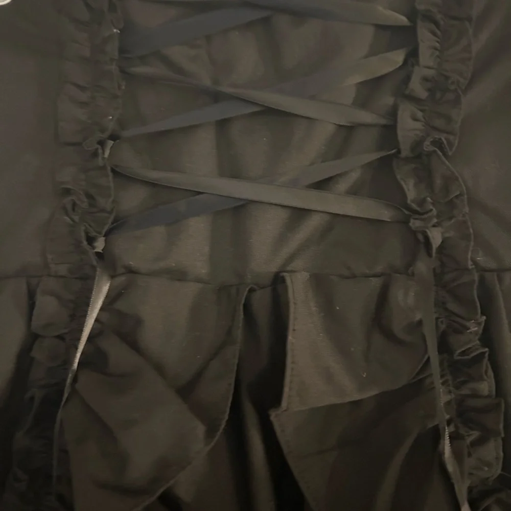 Black Corset-style Ruffled Skirt - Picture 4 of 4